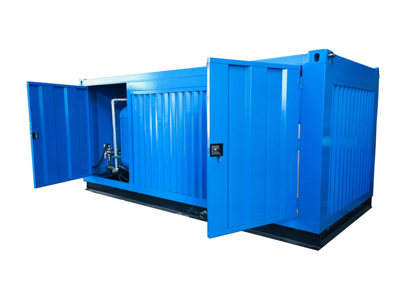 Oil tank cleaning system