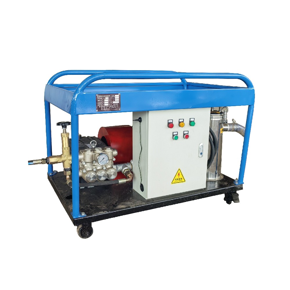 The high-pressure cleaning equipment for ton barrels can effectively clean stubborn stains and crystals on the inner and outer walls of the barrels